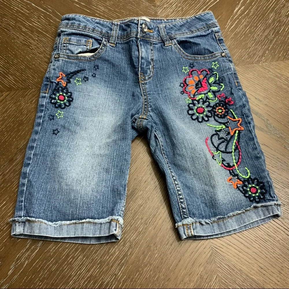 SO distressed denim embroidered Bermuda shorts Size 12
